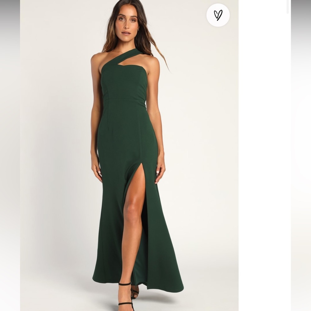 Lulu’s one shoulder green gown